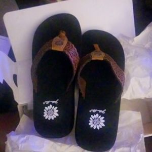 NIB FREDIE YELLOWBOX sandals